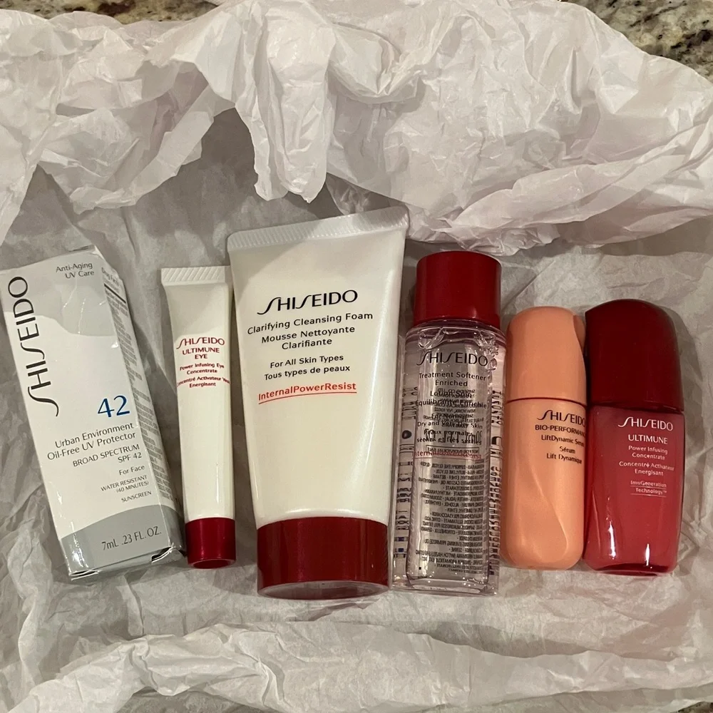 Shiseido Next Stop Ginza 7 Piece Skincare Gift Set Includes Travel Bag New Red